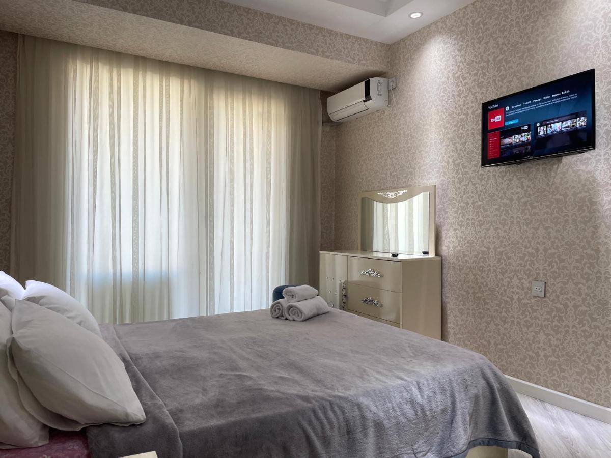Lux Apartment Baku Bagian luar foto