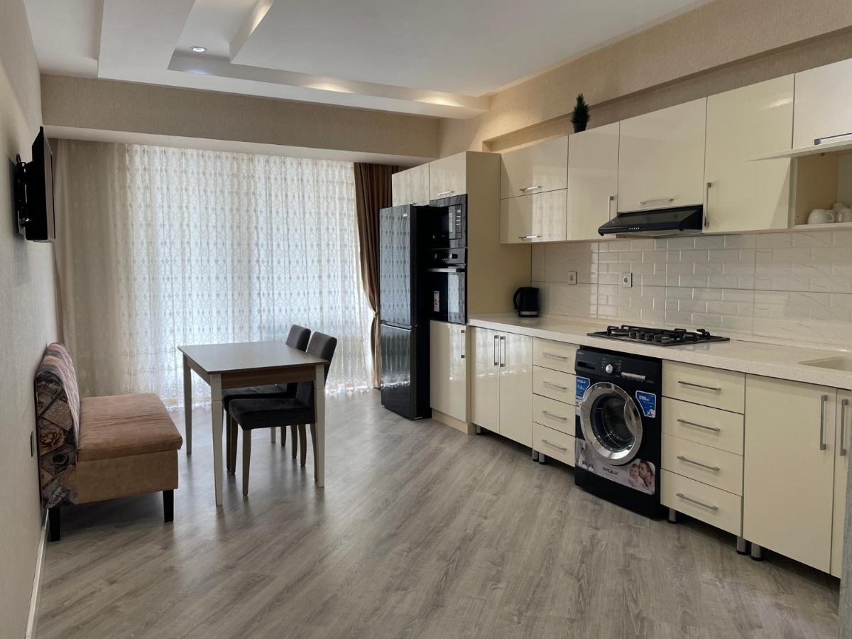 Lux Apartment Baku Bagian luar foto